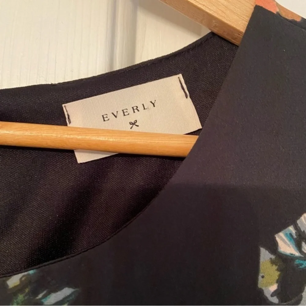 Everly Floral Bell Sleeve‎ Shift Dress Size M